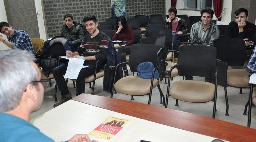 Uşak’ta Öğrenciler Hobilerini Takip Ederek Kente Sosyokültürel Katkı Sağlıyor