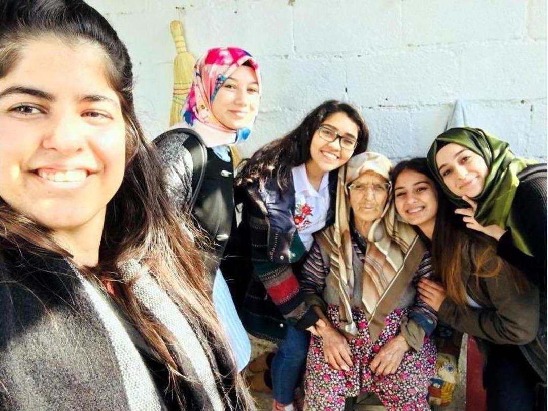 &lsquo;d&uuml;şle, Ger&ccedil;ek Olsun&rsquo; Projesiyle Yaşlıların Kalplerine Dokunuyorlar