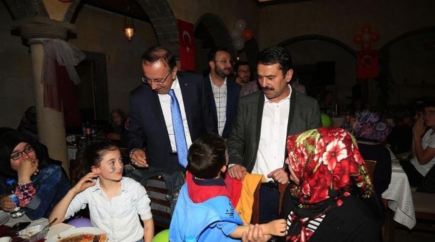 Belediye Başkanı Se&ccedil;en, Yetimler İle Kardeşlik İftarında Buluştu