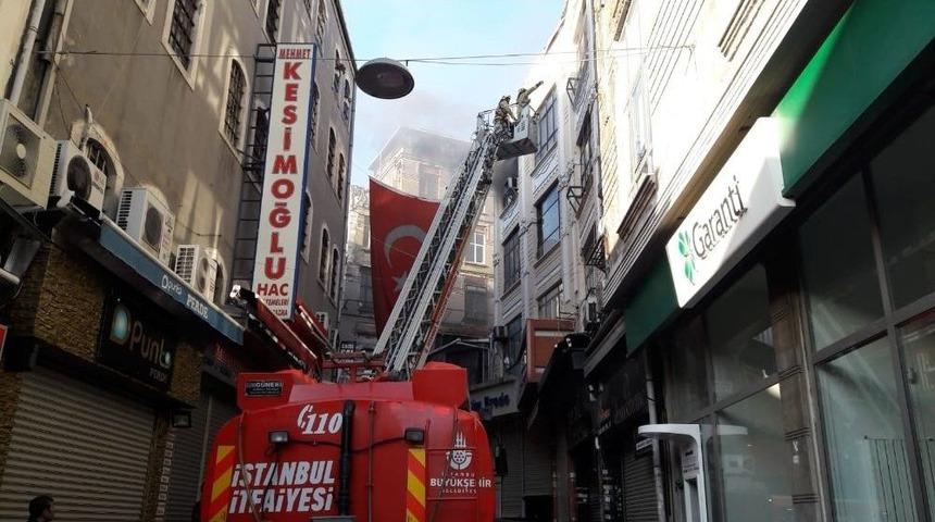 Fatih’te Bulunan Bir Handa Yangın Çıktı