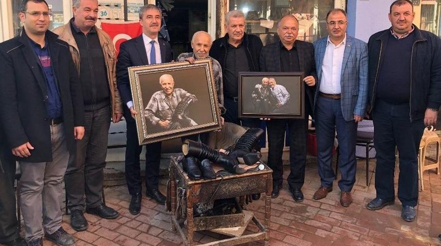 Başkanlar 70 Yıllık K&ouml;r&uuml;kl&uuml; &Ccedil;izme Ustasını Ziyaret Etti