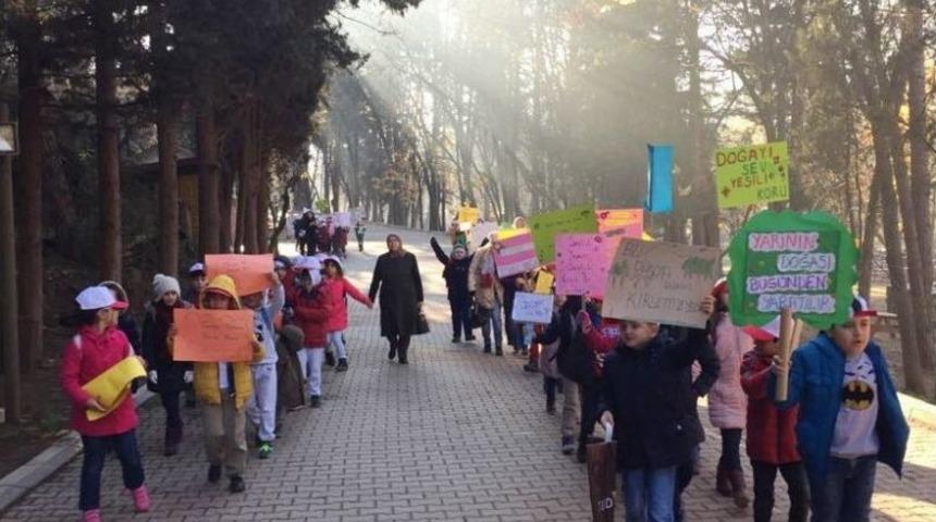 Minik &Ouml;ğrenciler &Ccedil;evre İ&ccedil;in Y&uuml;r&uuml;d&uuml;