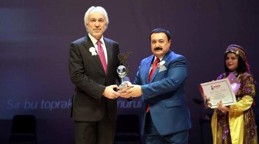 K&uuml;tahya Belediyesi&rsquo;ne &rsquo;t&uuml;rk Folkloruna Katkı Sağlayan Kuruluş&rsquo; &Ouml;d&uuml;l&uuml;