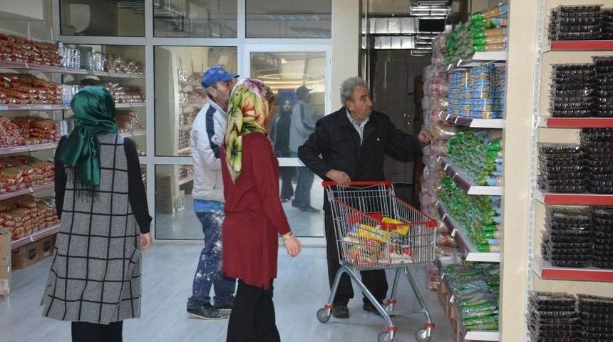 Şehzadeler&rsquo;de İyibank İhtiya&ccedil; Sahiplerini Sevindiriyor