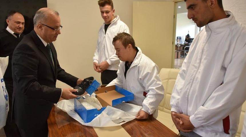 Başkan Kayda, T&uuml;rkiye Şampiyonlarını &Ouml;d&uuml;llendirdi