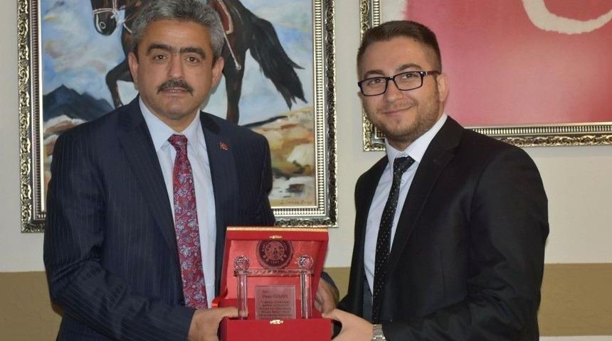 Ad&uuml;&rsquo;l&uuml; &Ouml;ğrencilerden Başkan Alıcık&rsquo;a Teşekk&uuml;r