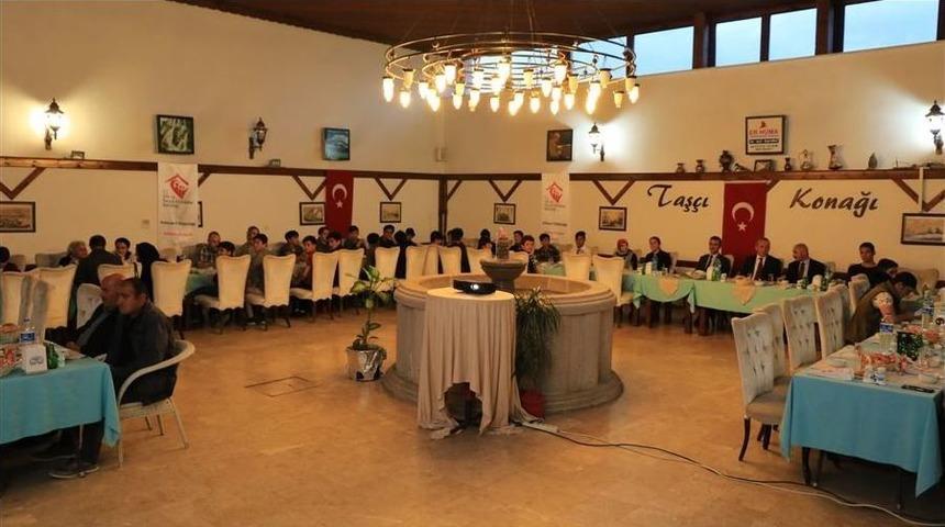 Vali Yardımcısı Başt&uuml;rk, Yabancı Uyruklu &Ccedil;ocuklarla Buluştu