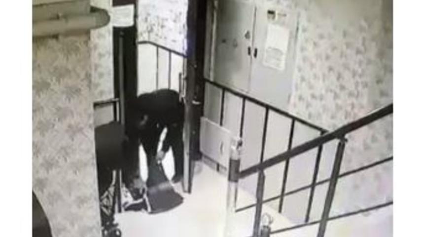 Apartmandan Ayakkabı &Ccedil;alan Hırsızının Rahat Tavırları