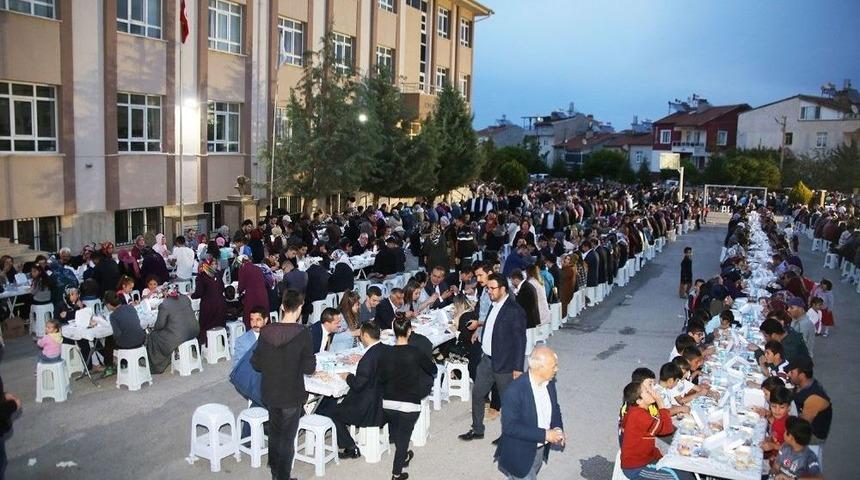 Karaman’da Beş Mahallenin Sakinleri İftar Sofrasında Buluştu