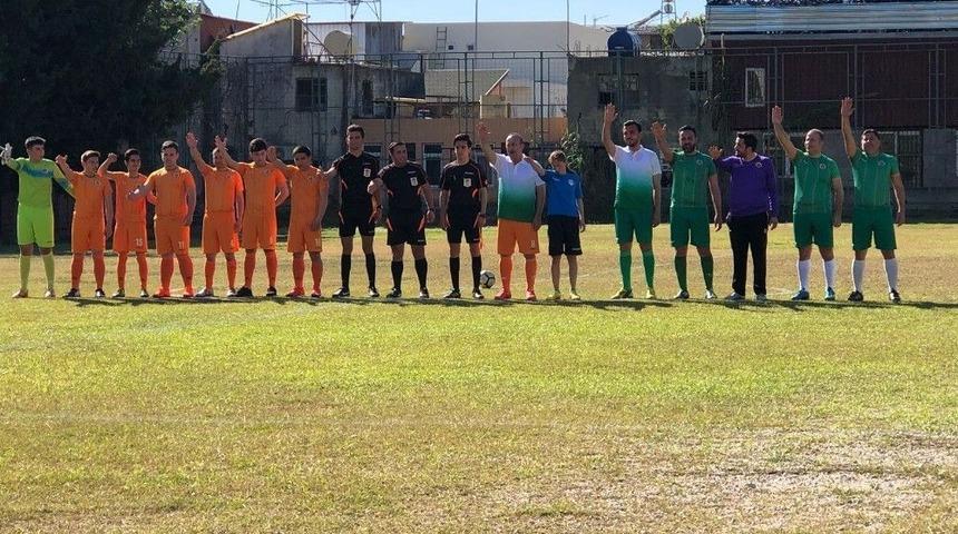 Bakan &Ccedil;avuşoğlu, Lise &Ouml;ğrencileriyle Futbol Ma&ccedil;ı Yaptı