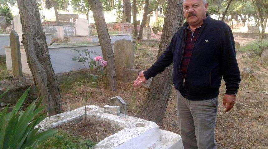 Mezar Taşlarını Kırdılar