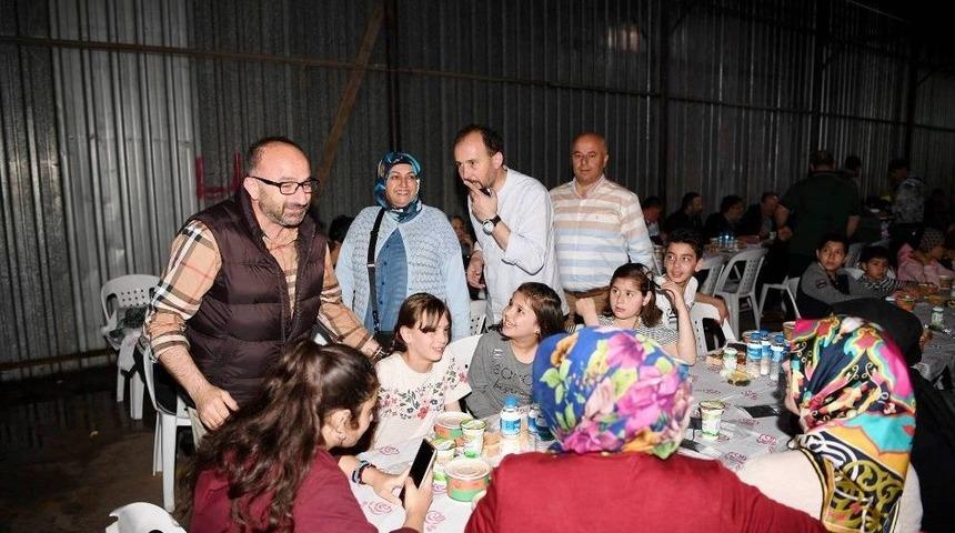 Başkan Üzülmez, İftarda Gençlerle Buluştu