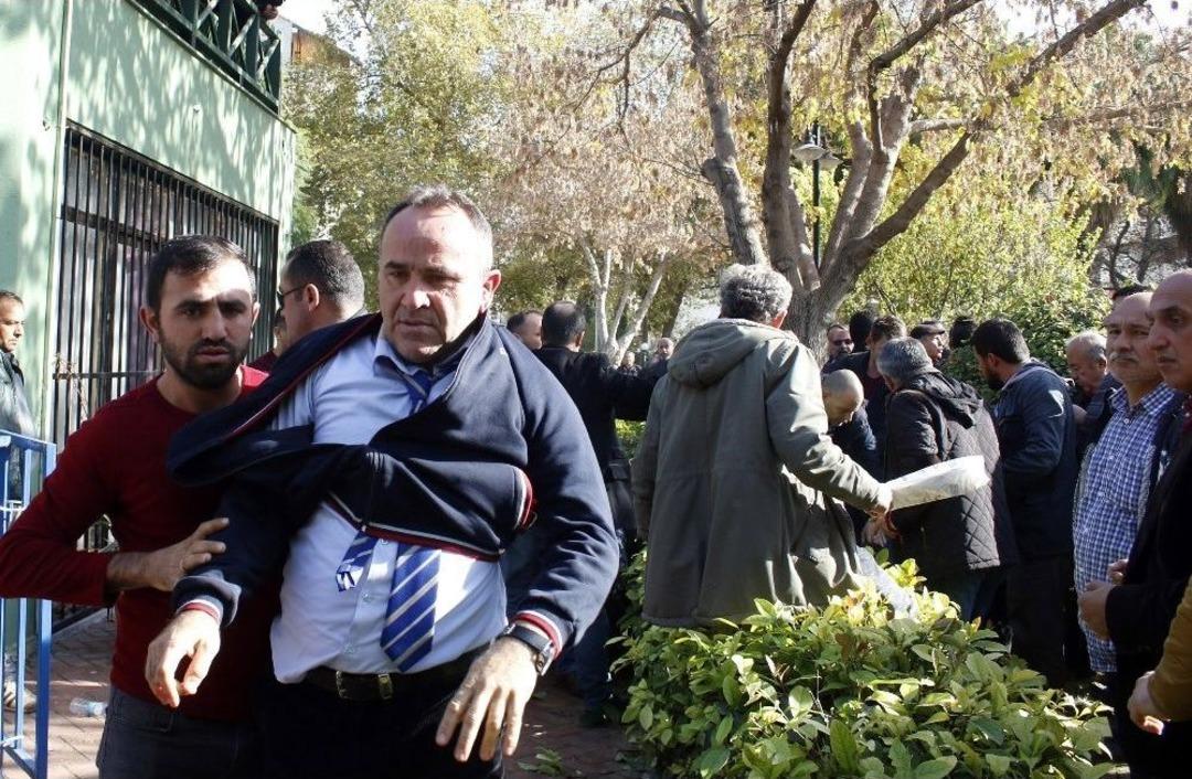 Demir Bariyerlerin Havada U&ccedil;uştuğu Arsa İhalesinde Yine Arbede Yaşandı