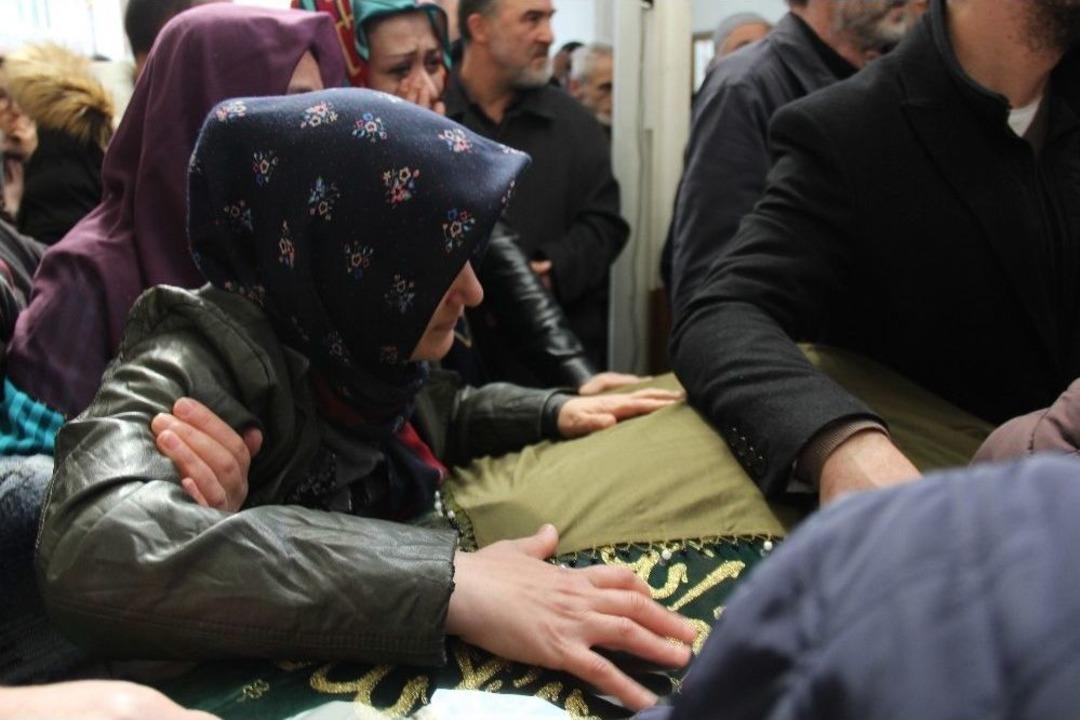 Ma&ccedil;ta Hayatını Kaybeden Gen&ccedil; Bayan Futbolcu Toprağa Verildi