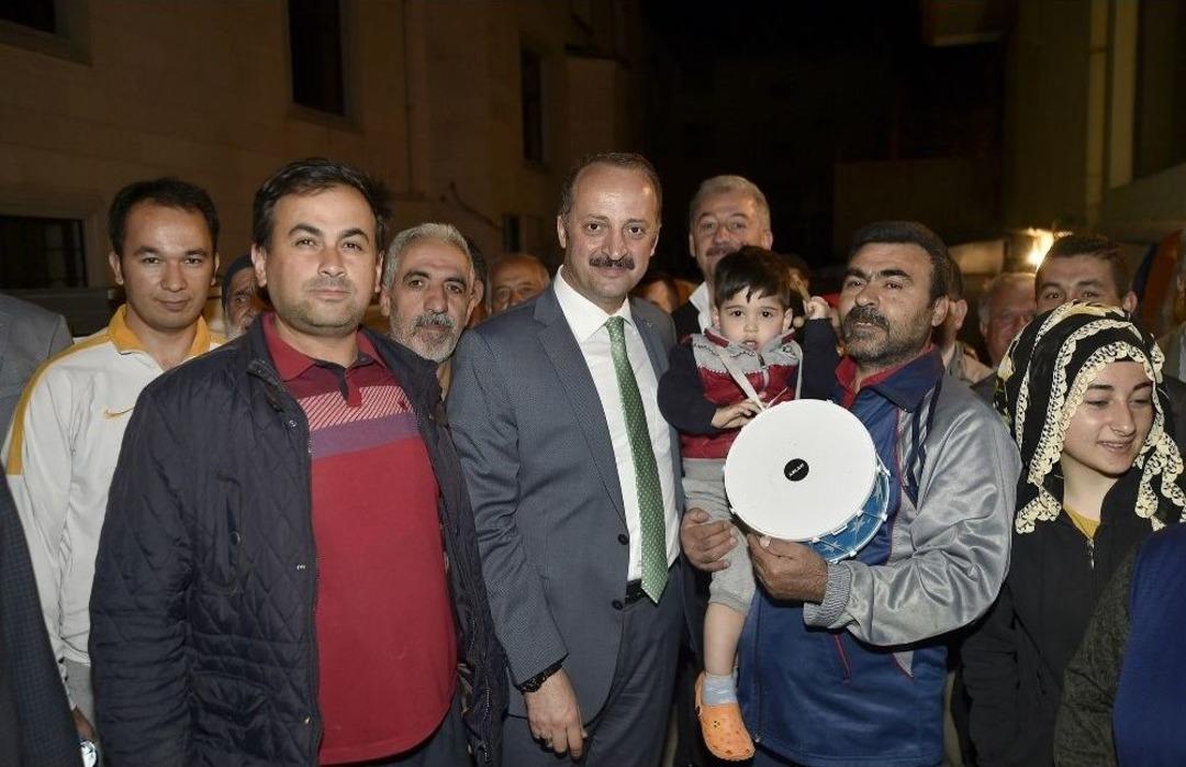 Başkan Akg&uuml;l Sahurda Vatandaşlarla Buluştu