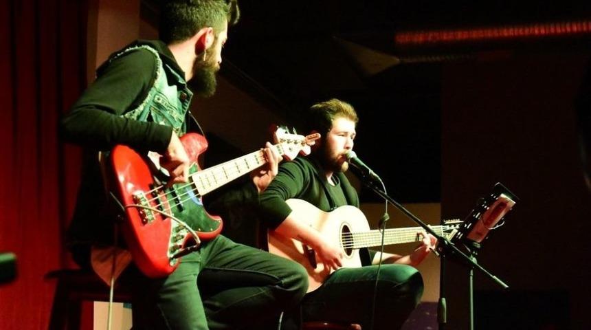 Berkan Ulaşan Ve Ekibi Alternatif Sahne&rsquo;de &Ouml;ğrencilerle Buluştu