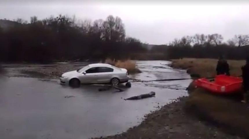 Otomobilini Porsuk &Ccedil;ayı&rsquo;na S&uuml;rerek İntihar Etmek İstedi