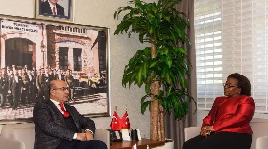 Tanzanya B&uuml;y&uuml;kel&ccedil;isi Kiondu&rsquo;dan Vali Demirtaş&rsquo;a Ziyaret