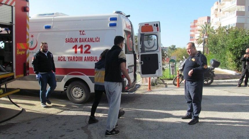 10 Katlı Binada Yangın &Ccedil;ıktı Mahsur Kalanları İtfaiye Merdivenle Kurtardı