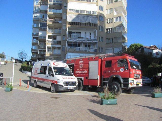 10 Katlı Binada Yangın Çıktı Mahsur Kalanları İtfaiye Merdivenle Kurtardı