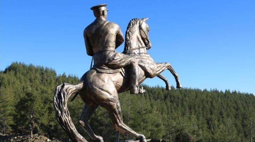 Mezitli&rsquo;nin Zirvesine Atat&uuml;rk Anıtı