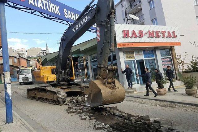 Süleymanpaşa Belediyesi Yol Yapım Harekâtına Devam Ediyor