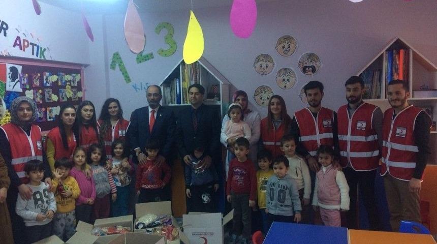 Minik &Ouml;ğrencilerin Kızılay Hassasiyeti