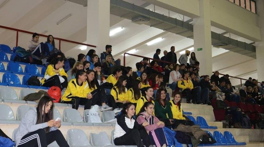 &Uuml;niversitelerarası Voleybol M&uuml;sabakalarında 4 Takım 1. Lige Y&uuml;kseldi