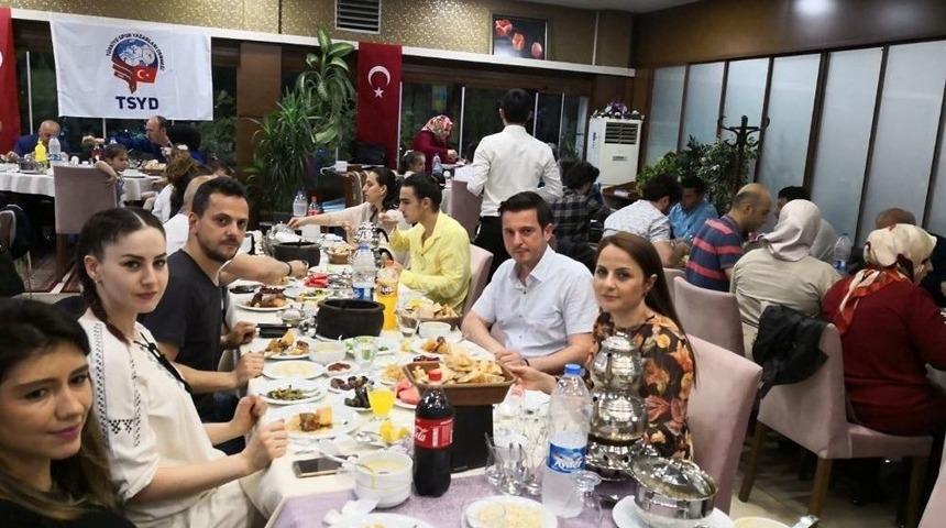 Tsyd Trabzon Şubesi &Uuml;yeleri İftarda Buluştu