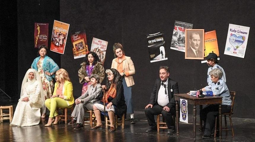 Başkentli Amat&ouml;r Tiyatrocuların Mezuniyet Sevinci