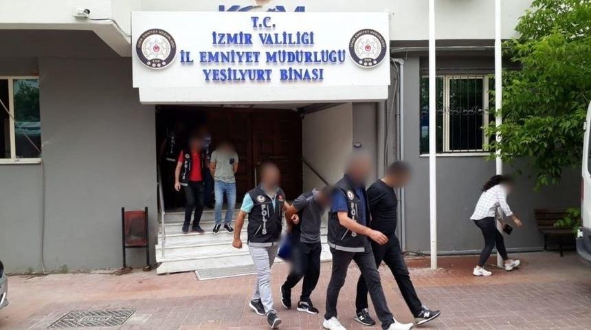 İzmir&rsquo;de Uyuşturucu Tacirlerine Darbe
