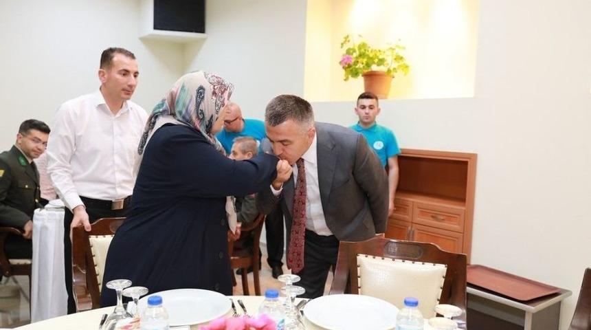 Şehit Ve Gazi Yakınları İftar Yemeğinde Bir Araya Geldi