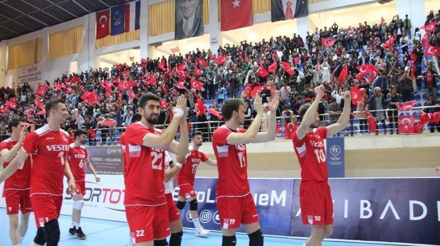 M&uuml;d&uuml;r İnan&ccedil;&rsquo;tan Teşekk&uuml;r Mesajı