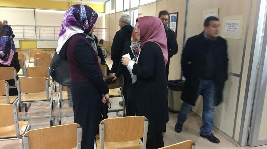 Akyazı Belediyesi Bilgi Ve K&uuml;lt&uuml;r Evi&rsquo;nde &Ccedil;ok &Ouml;nemli Veli Toplantısı