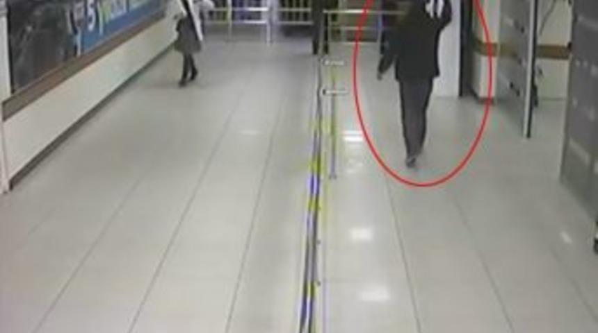 Hastanede Havaya Ateş A&ccedil;ma Anları Kamerada