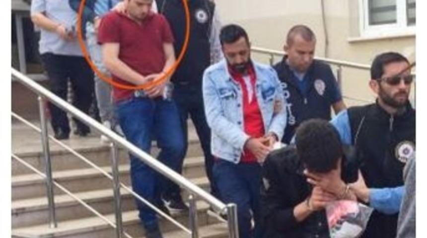 Banka Faresi Yağmurdan Ka&ccedil;arken Doluya Tutuldu