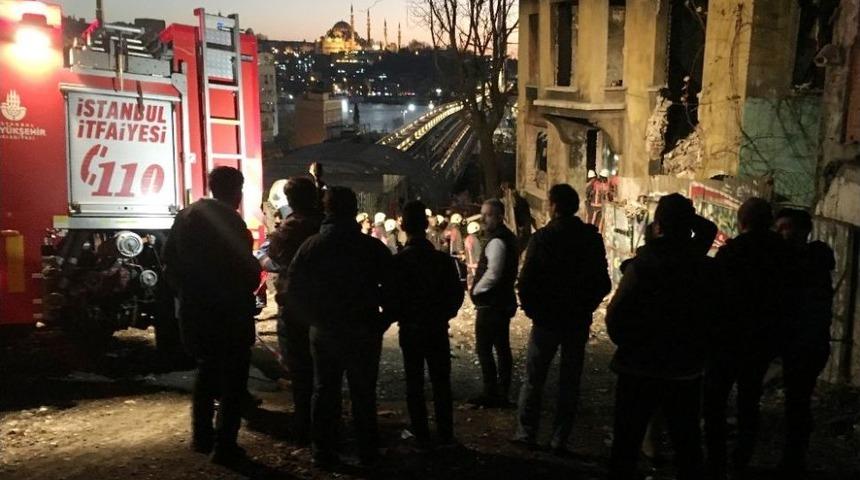 Beyoğlu&rsquo;nda Metruk Binada &Ccedil;&ouml;kme Meydana Geldi