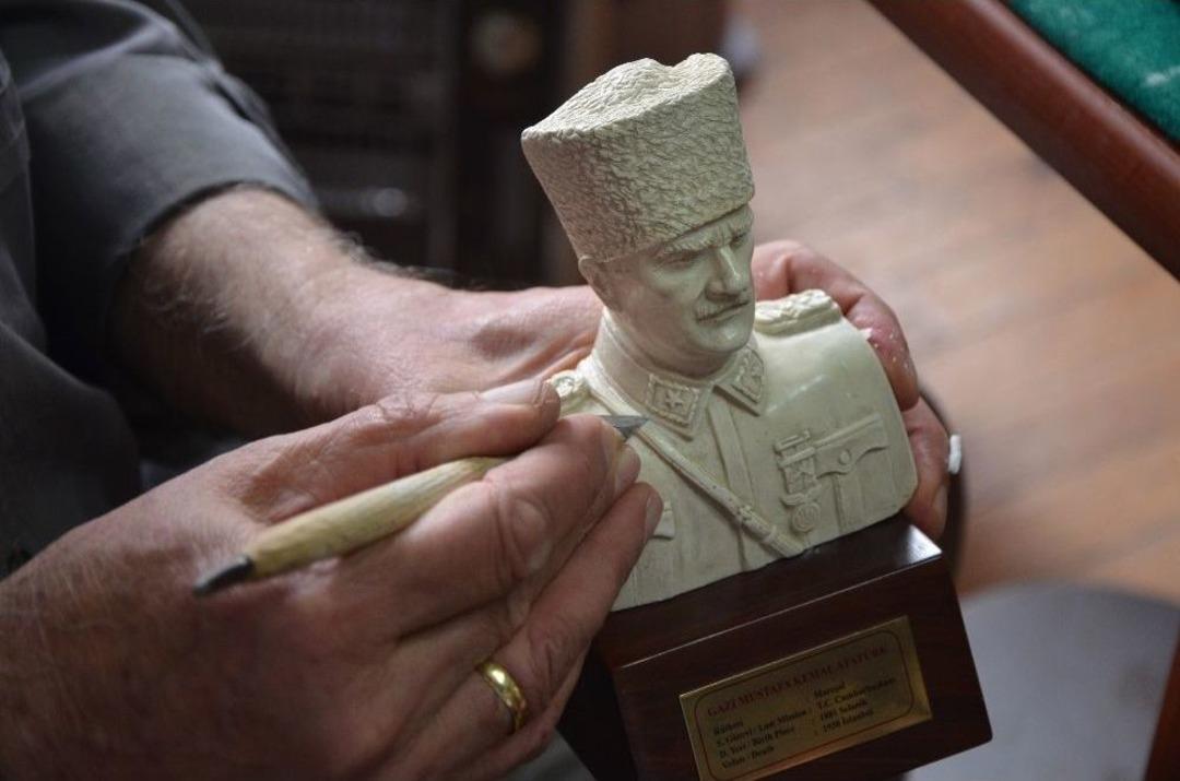 Yarım Asrı Aşan Tecr&uuml;besiyle L&uuml;le Taşına Hayat Veriyor