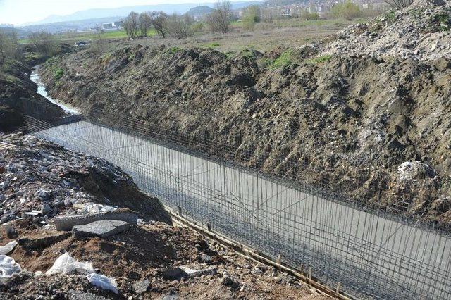 Yeşilkent Üst Geçidi İçin Köprü Yapımı Devam Ediyor