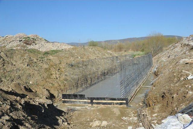 Yeşilkent Üst Geçidi İçin Köprü Yapımı Devam Ediyor