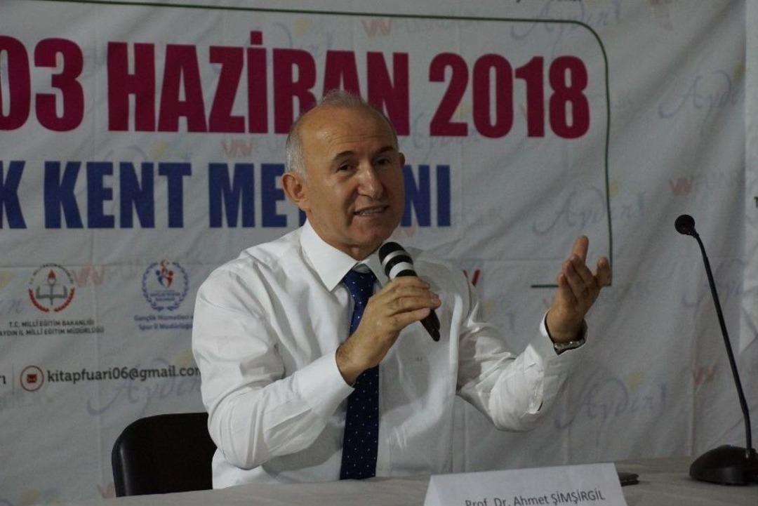 Tarih&ccedil;i Şimşirgil, Aydın&rsquo;da Okurlarıyla Buluştu