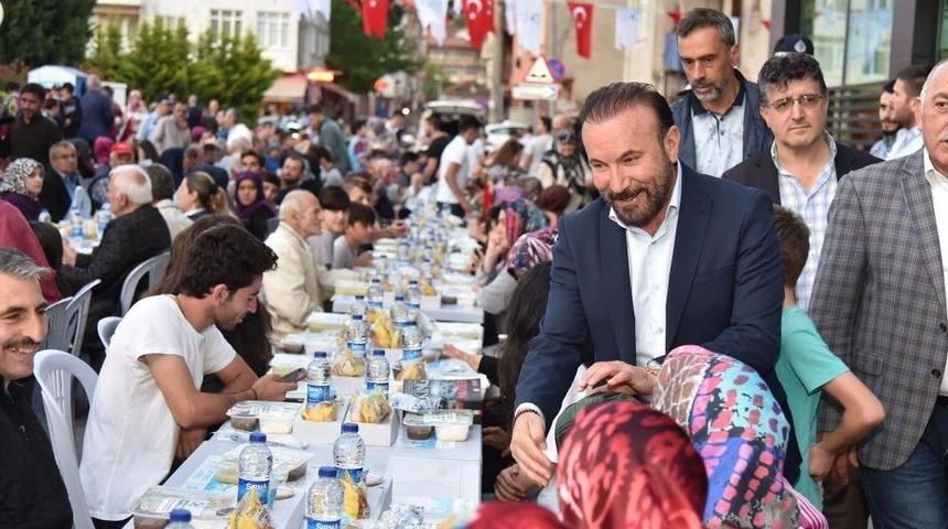 İzmit&rsquo;te 3 Bin Kişi İftar Yemeğinde Buluştu