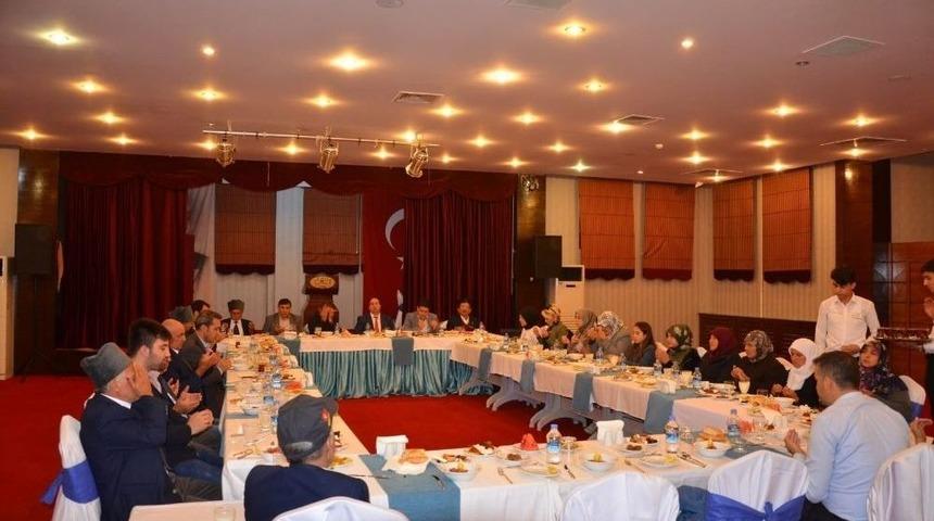 Emet Kaymakamlığı Şehit Ve Gazi Ailelerine İftar Yemeği Verdi