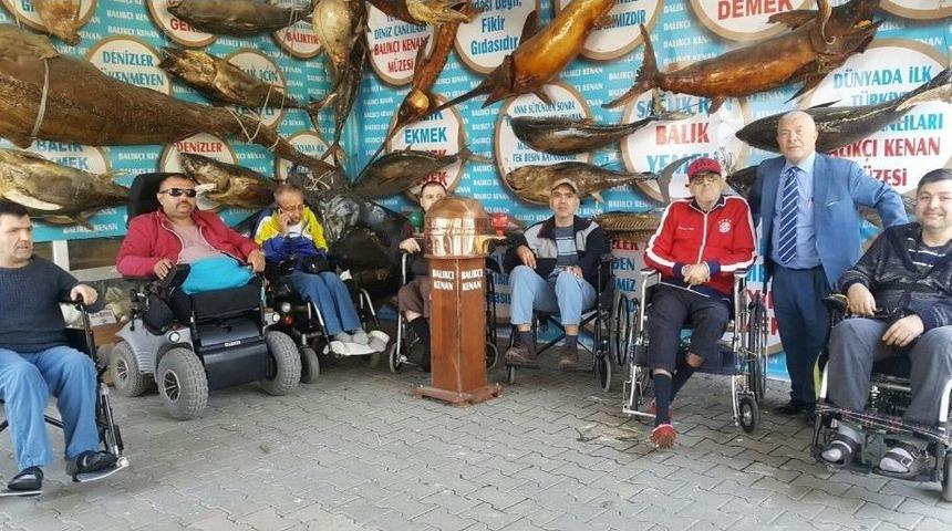 &Ouml;nce Korktular, Sonra Sevdiler