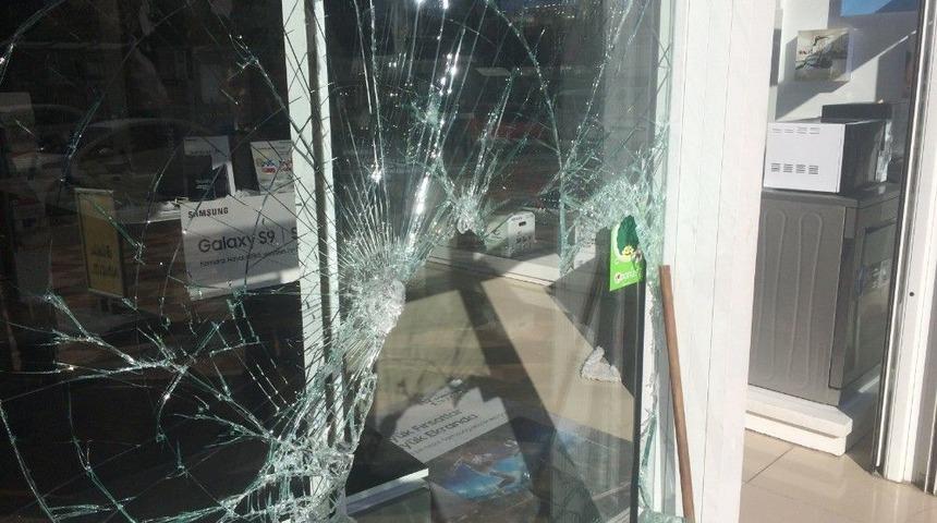 30 Bin Liralık Telefon Hırsızlığı Kamerada