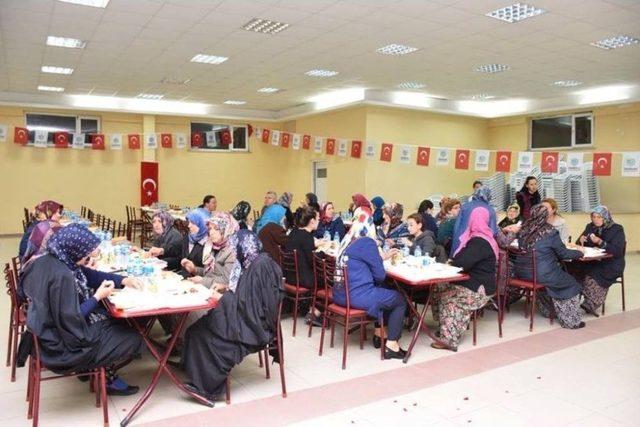 Başkan Albayrak Küçükyoncalı Mahallesi’nde Sahur Programına Katıldı