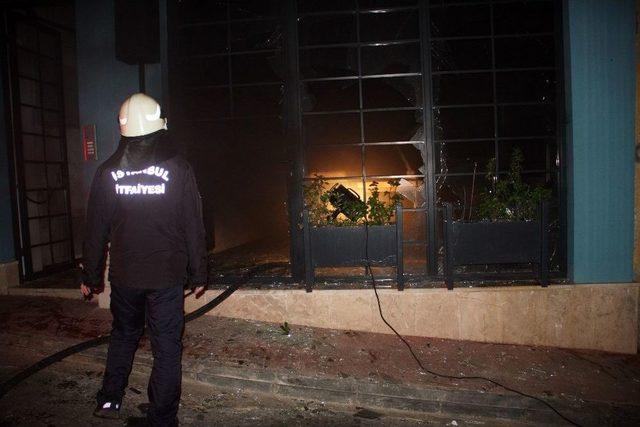 Beyoğlu’nda Ofiste Çıkan Yangında 1 Kişi Mahsur Kaldı