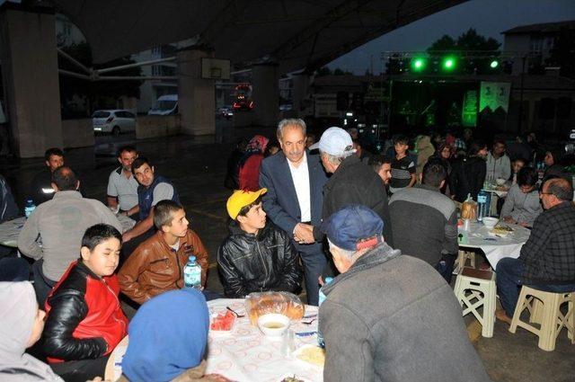 Akşehir Belediyesinden Kardeşlik İftarı