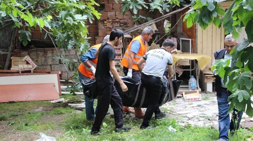 Boş Arsada &Ouml;l&uuml; Bulundu