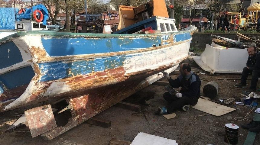 Balık&ccedil;ılar Tekneleri Onarmaya Başladı